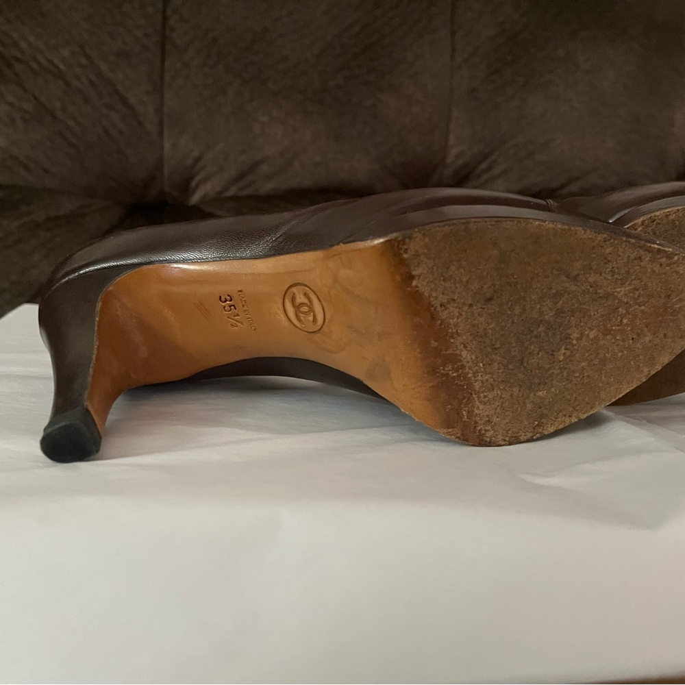 Chanel Vintage Brown Pumps, Size 5 1/2 - Picture 4 of 5